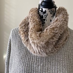 American Eagle reversible fur snood scarf